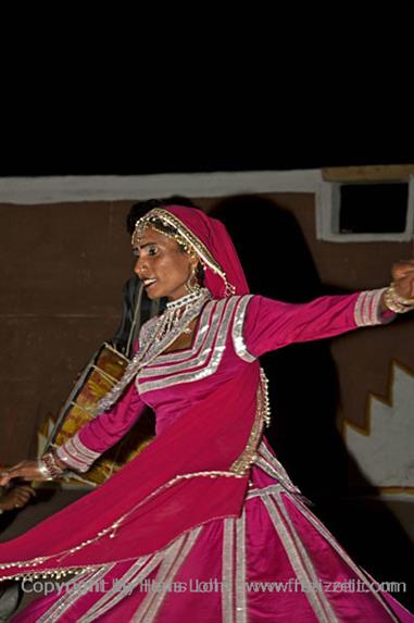 04 Rajasthan-Dancer_and_Music,_Kuri_DSC3495_b_H600